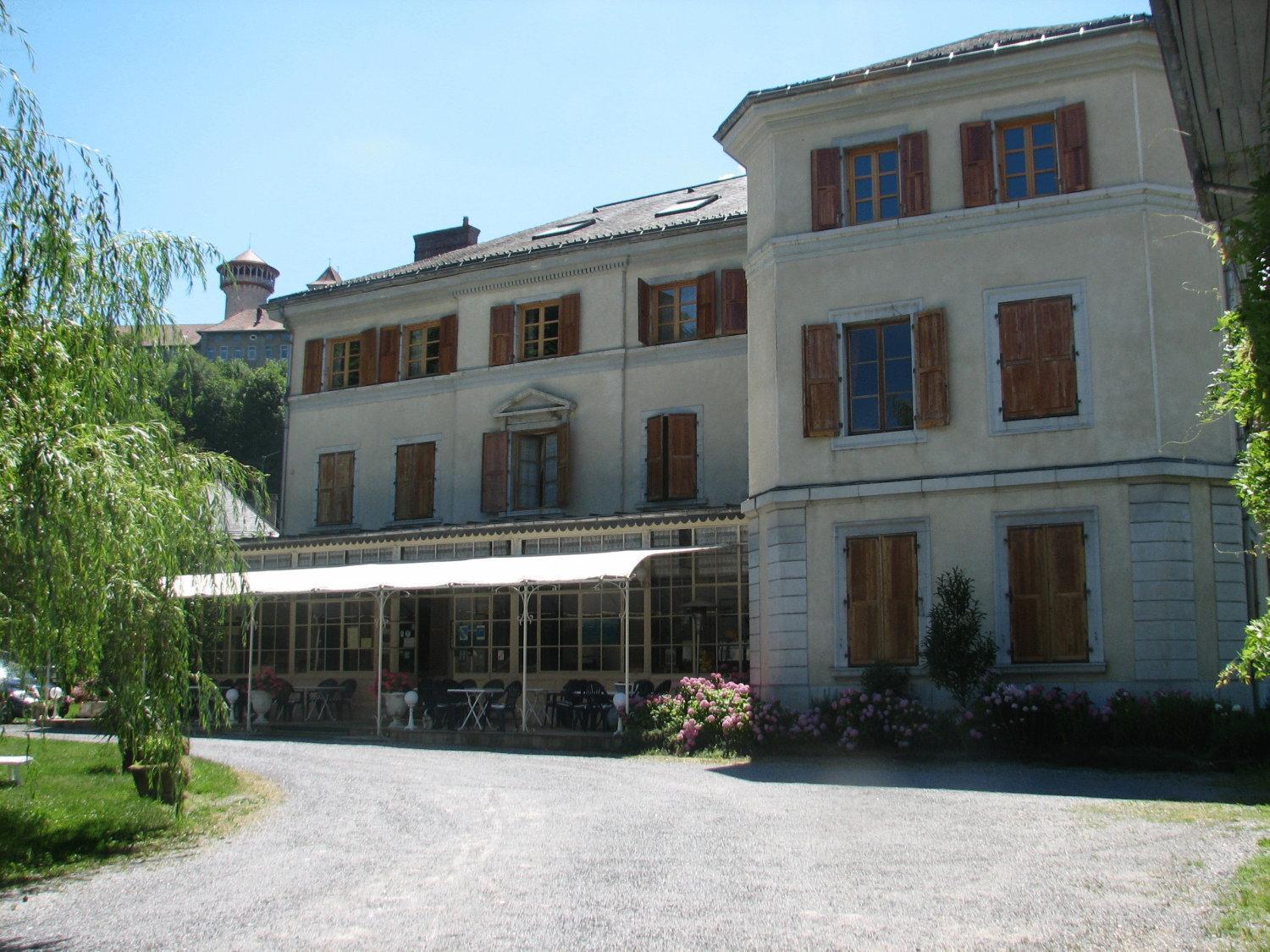 Hotel Du Parc - Manoir Du Baron Blanc Faverges Exterior foto