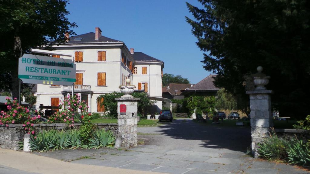 Hotel Du Parc - Manoir Du Baron Blanc Faverges Exterior foto