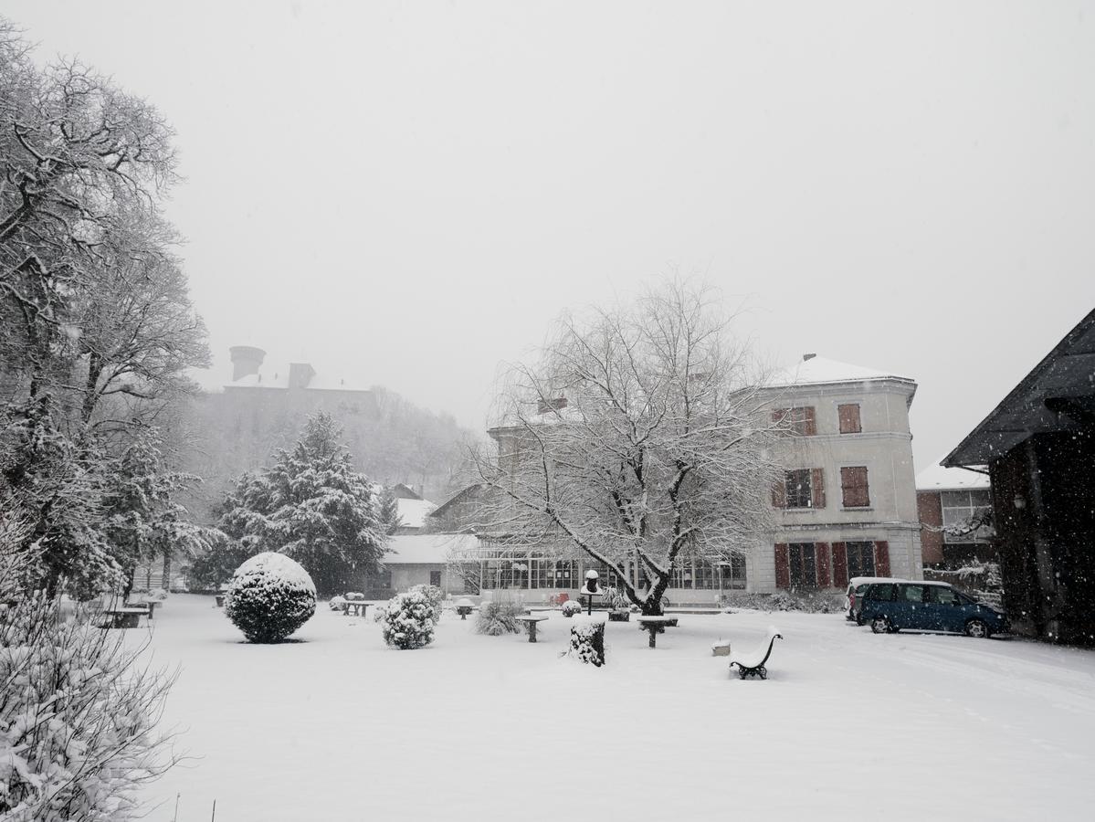 Hotel Du Parc - Manoir Du Baron Blanc Faverges Exterior foto