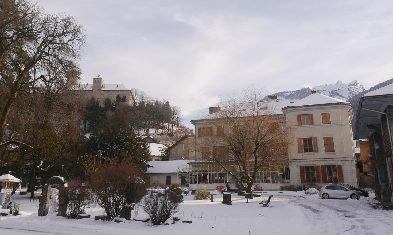 Hotel Du Parc - Manoir Du Baron Blanc Faverges Exterior foto